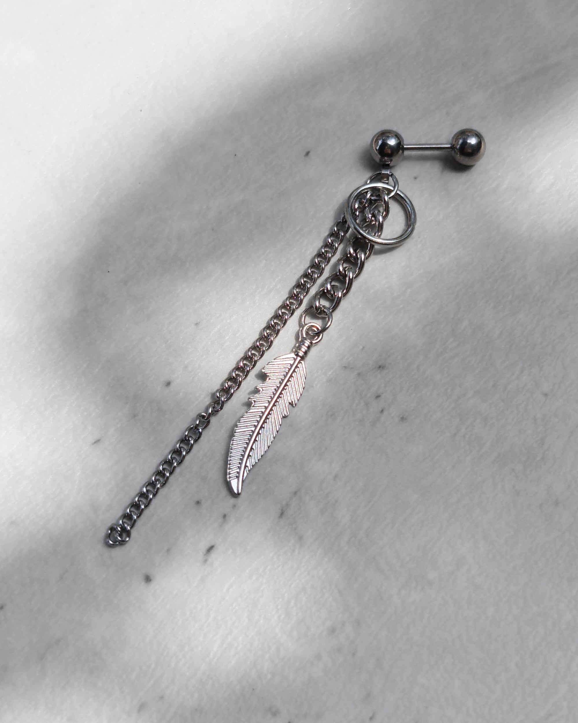 Feather and Chain Earring - Nikaneko