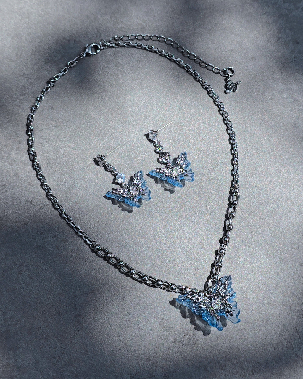 Frosty Butterfly Necklace - Nikaneko