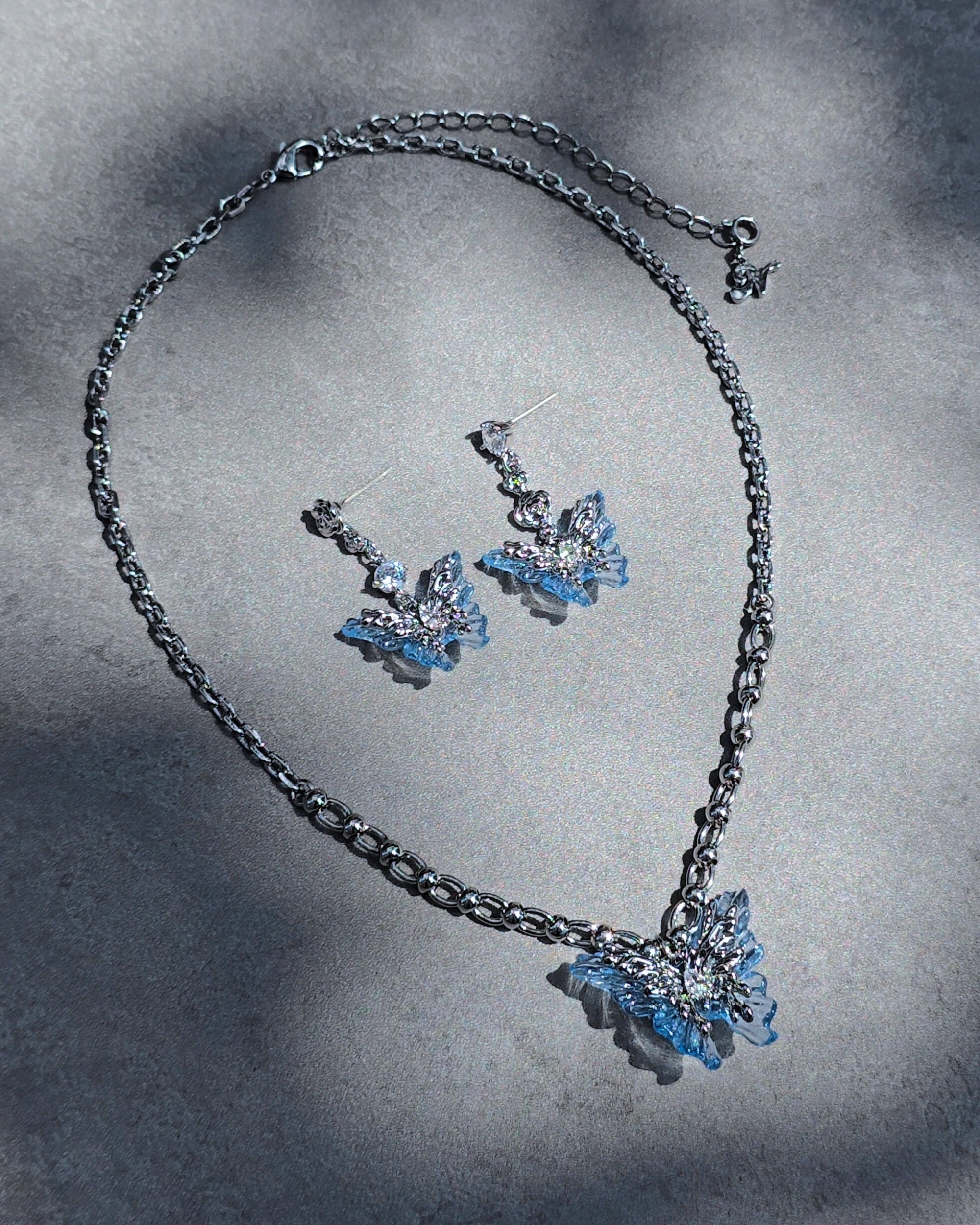 Frosty Butterfly Necklace - Nikaneko
