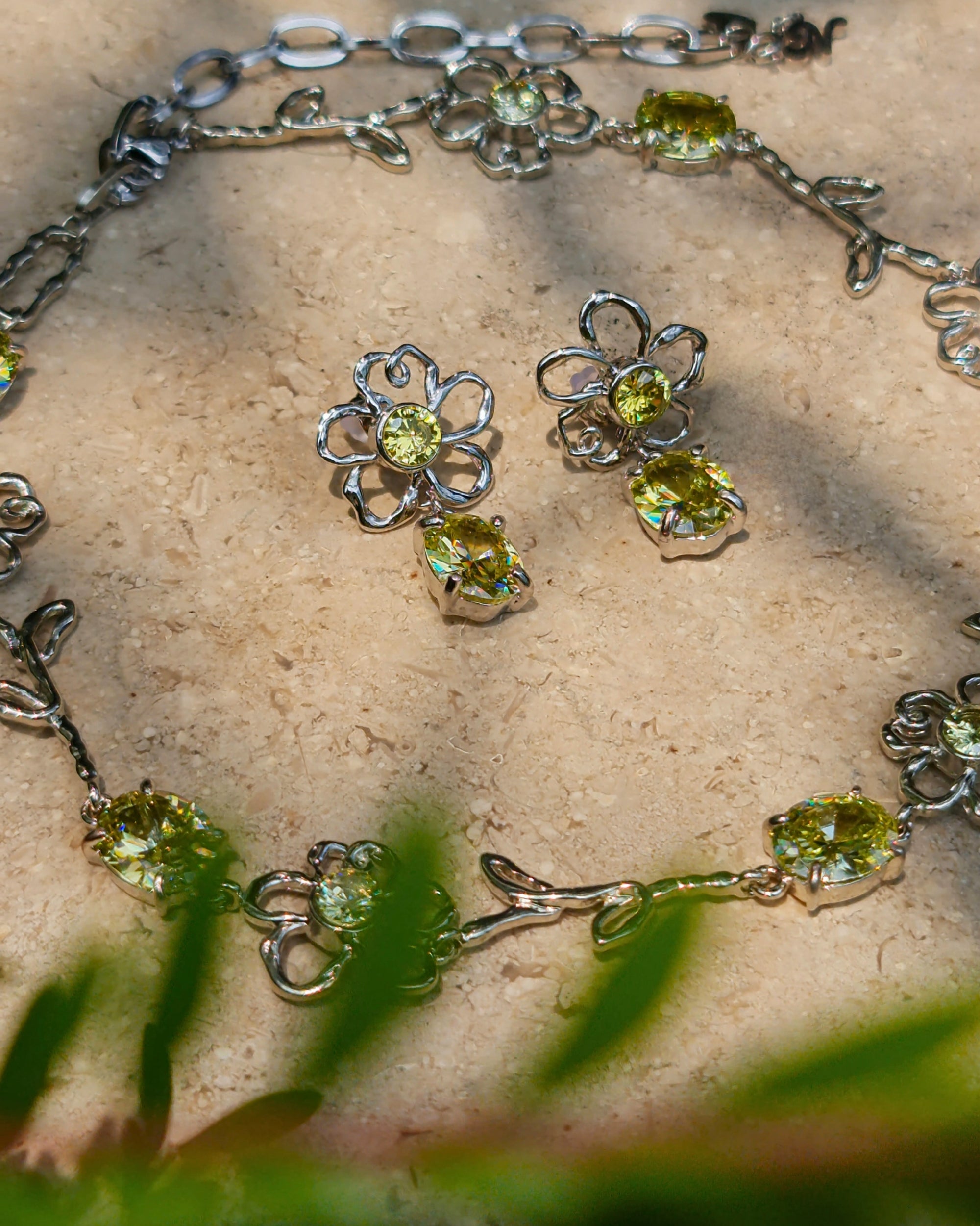 Green Bloom Earrings - Nikaneko