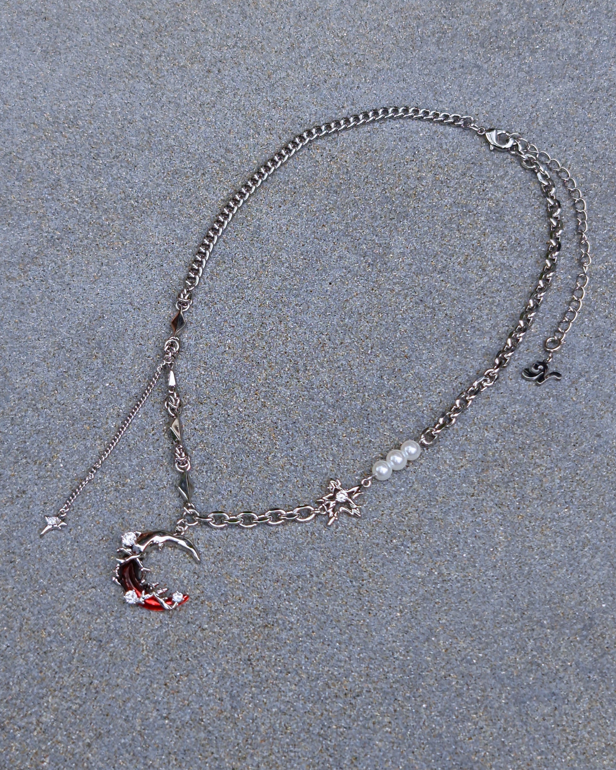 Scarlet Moon Necklace - Nikaneko