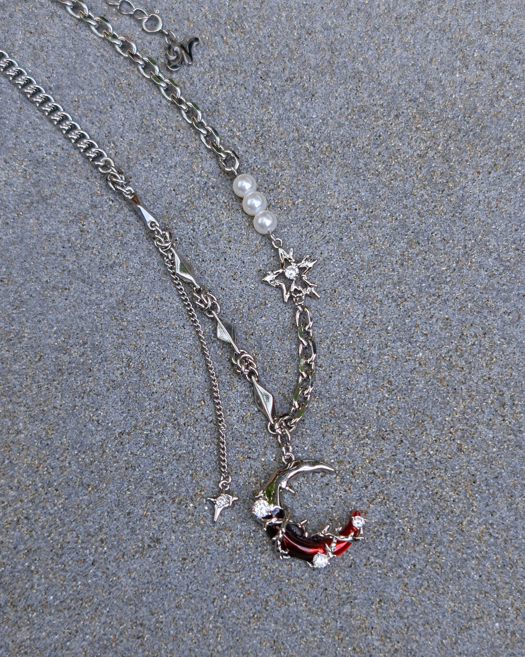 Scarlet Moon Necklace - Nikaneko