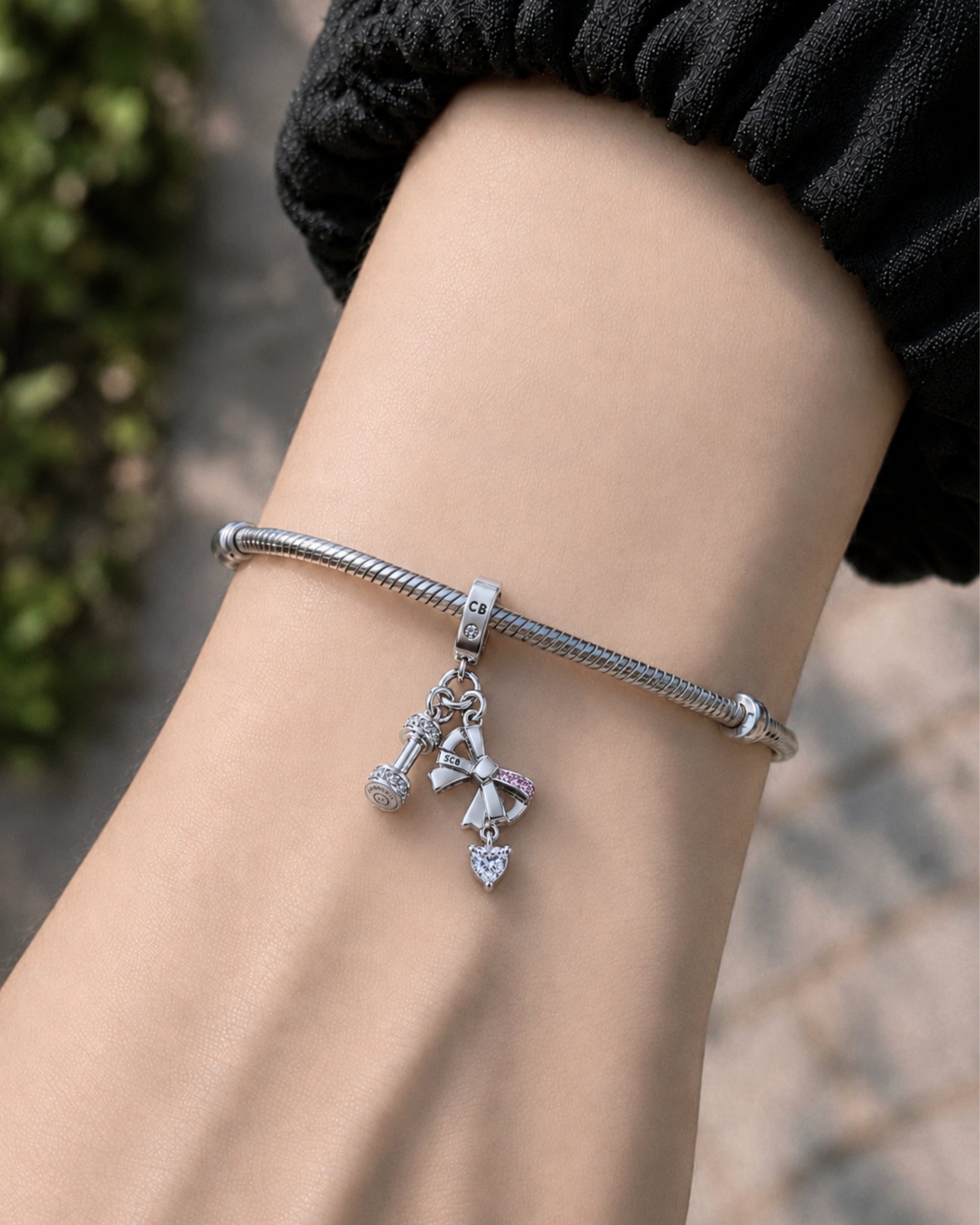 Changbin Bow & Dumbbell Charm